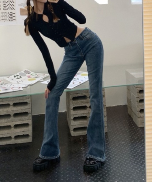 by muni:r（バイ ムニール）の「スリムブーツカットデニムパンツ（デニムパンツ・レディース・ブルー・SMALL/MEDIUM）」の13枚目の写真