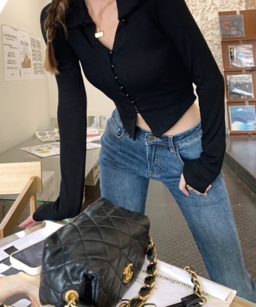 by muni:r（バイ ムニール）の「スリムブーツカットデニムパンツ（デニムパンツ・レディース・ブルー・SMALL/MEDIUM）」の9枚目の写真