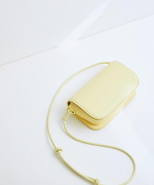 ADAM ET ROPE'（アダムエロペ）の「【WEB限定】フラップミニショルダーバッグ（ショルダーバッグ・レディース・ブルー/グリーン/ブラック/イエロー・FREE）」の4枚目の写真