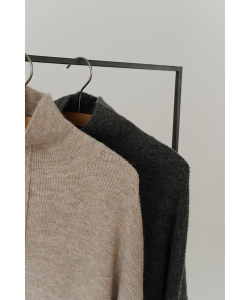 LA PEAU DE GEM（ラポドゥジェム）の「【LA PEAU DE GEM】タートルネックニットワンピース（ワンピース・レディース・ベージュ/グレー・FREE）」の8枚目の写真