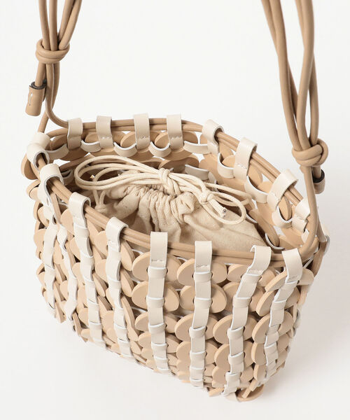 Ray BEAMS（レイビームス）の「RBS / フェイクレザー リング バッグ（ハンドバッグ・レディース・ベージュ/ブラック・ONE SIZE）」の9枚目の写真