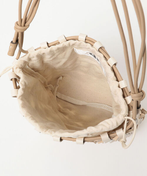 Ray BEAMS（レイビームス）の「RBS / フェイクレザー リング バッグ（ハンドバッグ・レディース・ベージュ/ブラック・ONE SIZE）」の8枚目の写真