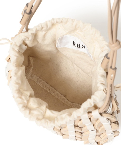 Ray BEAMS（レイビームス）の「RBS / フェイクレザー リング バッグ（ハンドバッグ・レディース・ベージュ/ブラック・ONE SIZE）」の19枚目の写真