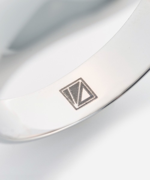 Vaya Con Dios（ヴァヤコンディオス）の「R105 stainless - Sirius mat ring（リング・メンズ・シルバー/ゴールド・#13/#19/#21/#9/#17）」の4枚目の写真