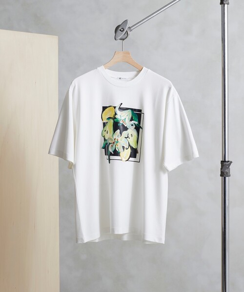 tk.TAKEO KIKUCHI(ティーケータケオキクチ)の「◆リリーアンドフルーツカットソー(Tシャツ/カットソー・メンズ・ホワイト/ブラック/モスグリーン・01/02/03)」の1枚目の写真