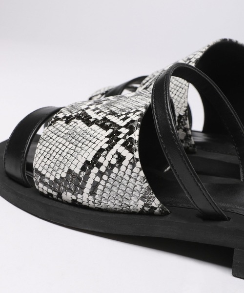 PAGEBOY（ページボーイ）の「アシメフラットサンダル（サンダル・レディース・ブラック系その他/シルバー系その他/ブラック系その他2・MEDIUM/LARGE）」の15枚目の写真