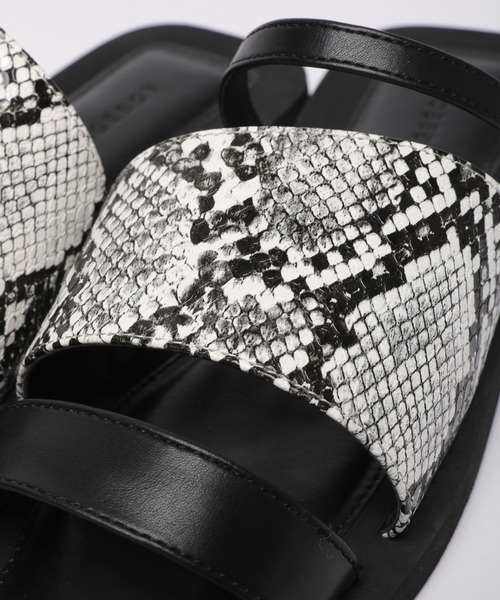 PAGEBOY（ページボーイ）の「アシメフラットサンダル（サンダル・レディース・ブラック系その他/シルバー系その他/ブラック系その他2・MEDIUM/LARGE）」の19枚目の写真