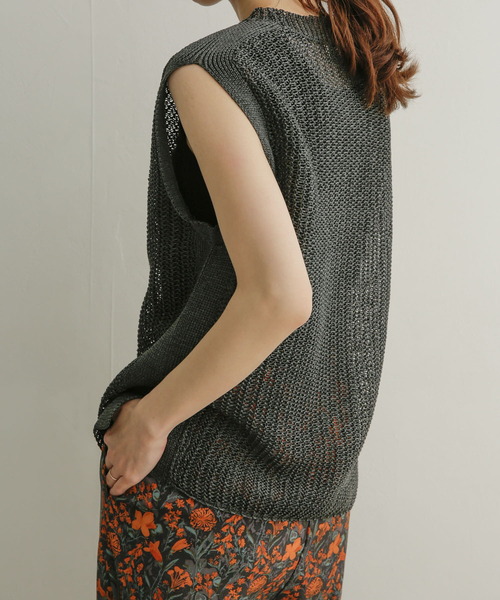 URBAN RESEARCH DOORS（アーバンリサーチドアーズ）の「ストローヤーンニットベスト（ベスト・レディース・グレー/ナチュラル・MEDIUM）」の9枚目の写真