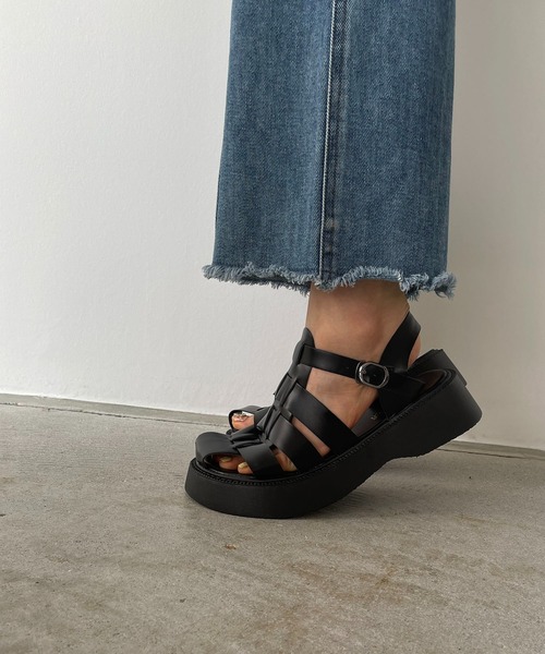 210nouve（トゥージュヌーブ）の「ボリュームソールグルカサンダル（サンダル・レディース・ブラック/ホワイト・36/38/39/37）」の2枚目の写真