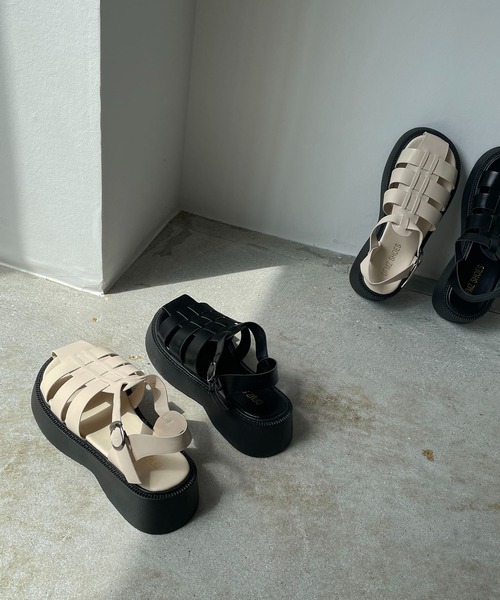 210nouve（トゥージュヌーブ）の「ボリュームソールグルカサンダル（サンダル・レディース・ブラック/ホワイト・36/38/39/37）」の20枚目の写真