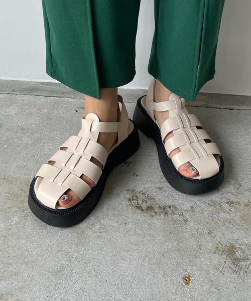 210nouve（トゥージュヌーブ）の「ボリュームソールグルカサンダル（サンダル・レディース・ブラック/ホワイト・36/38/39/37）」の3枚目の写真