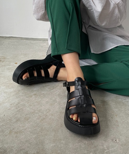 210nouve（トゥージュヌーブ）の「ボリュームソールグルカサンダル（サンダル・レディース・ブラック/ホワイト・36/38/39/37）」の4枚目の写真