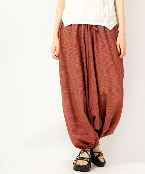 MARAI（マーライ）の「MARAI 綿100％ ストライプ ゆるサルエルパンツ ウエストゴム＆ドローコード（その他パンツ・メンズ・キャメル/ブルー/パープル/グレー/ピンク/ダークグリーン/レッド/ダークブルー/オレンジ/クリーム/ネイビー/ブラック/ライトグリーン/カーキ/ワイン・FREE）」の13枚目の写真