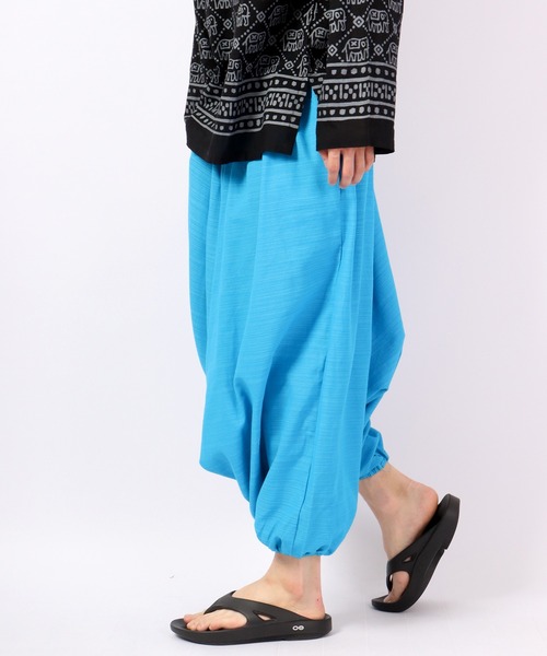 MARAI（マーライ）の「MARAI 綿100％ ストライプ ゆるサルエルパンツ ウエストゴム＆ドローコード（その他パンツ・メンズ・キャメル/ブルー/パープル/グレー/ピンク/ダークグリーン/レッド/ダークブルー/オレンジ/クリーム/ネイビー/ブラック/ライトグリーン/カーキ/ワイン・FREE）」の8枚目の写真