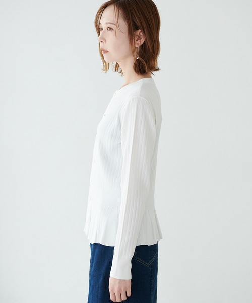 ROPE' PICNIC（ロペピクニック）の「ペプラムパールニットカーディガン（カーディガン/ボレロ・レディース・ブラック/オフホワイト/モスグリーン/パープル系その他6/オレンジ系その他4・38）」の18枚目の写真