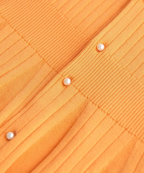 ROPE' PICNIC（ロペピクニック）の「ペプラムパールニットカーディガン（カーディガン/ボレロ・レディース・ブラック/オフホワイト/モスグリーン/パープル系その他6/オレンジ系その他4・38）」の11枚目の写真