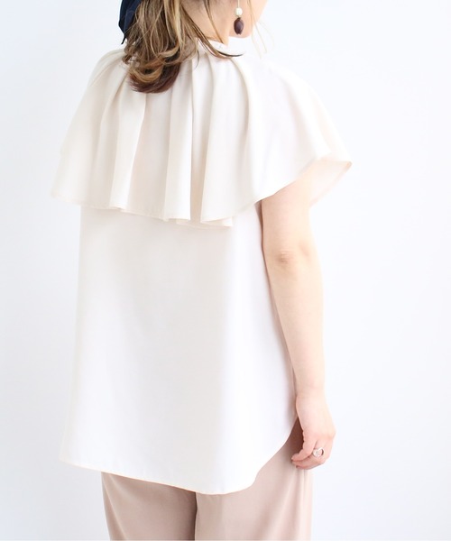 TRIANGLE PALETTE（トライアングルパレット）の「ケープカラーノースリブラウス（シャツ/ブラウス・レディース・アイボリー/サックスブルー/オフホワイト・FREE）」の15枚目の写真