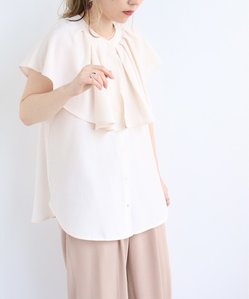 TRIANGLE PALETTE（トライアングルパレット）の「ケープカラーノースリブラウス（シャツ/ブラウス・レディース・アイボリー/サックスブルー/オフホワイト・FREE）」の4枚目の写真