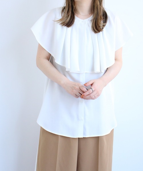 TRIANGLE PALETTE（トライアングルパレット）の「ケープカラーノースリブラウス（シャツ/ブラウス・レディース・アイボリー/サックスブルー/オフホワイト・FREE）」の9枚目の写真