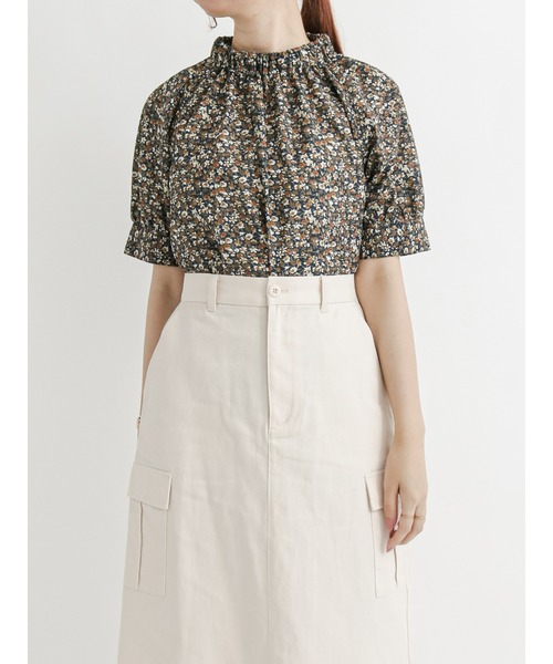 Te chichi（テチチ）の「花柄ギャザースタンドカラーブラウス（シャツ/ブラウス・レディース・ネイビー/ブラウン/オレンジ・ﾌﾘ-）」の3枚目の写真