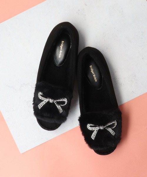 Bridget Birkin(ブリジットバーキン)の「【Bridget Birkin】キラキラリボンムートンシューズ(521634)(モカシン/デッキシューズ・レディース・キャメル/ベージュ/ブラック/グレイッシュベージュ・22.5/23.5/23/24.5/24)」の2枚目の写真