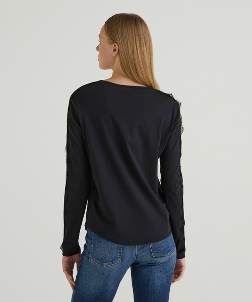BENETTON (UNITED COLORS OF BENETTON)(ベネトンユナイテッドカラーズオブベネトン)の「クルーネックサイドレースラウンドテール長袖Tシャツ・カットソー(Tシャツ/カットソー・レディース・ホワイト/ブラック・X-SMALL/SMALL/MEDIUM/LARGE)」の8枚目の写真