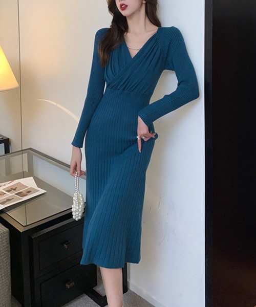 Jasmine Grandiflorum(ジャスミングランディフローラム)の「【Jasmine】カクシュールvネックニットロングワンピース(ワンピース・レディース・ブラック/ブルー/ベージュ/レッド・MEDIUM)」の3枚目の写真