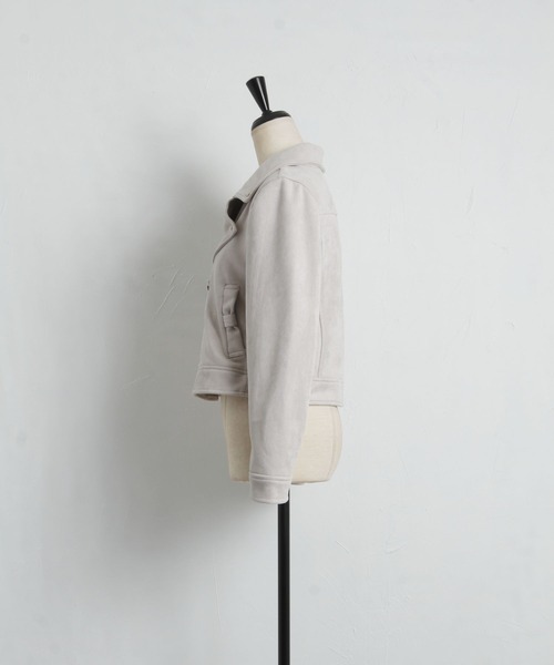 tocco closet（トッコ　クローゼット）の「ポケットリボンスエードライダースジャケット（ライダースジャケット・レディース・ライトグレー/アイボリー/ライトベージュ・M）」の22枚目の写真