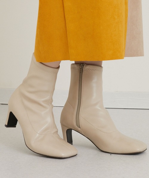 PANIER（パニエ）の「PANIER 撥水加工ショートブーツ（ブーツ・レディース・ブラック/アイボリー・MEDIUM/LARGE）」の2枚目の写真