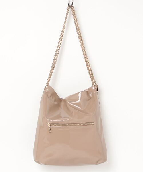 artemis by DIANA（アルテミスバイダイアナ）の「A4対応チェーンストラップエナメルトート（ハンドバッグ・レディース・グレー/ダークベージュ/ブラック・FREE）」の7枚目の写真