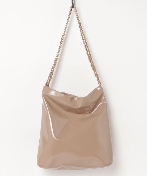 artemis by DIANA（アルテミスバイダイアナ）の「A4対応チェーンストラップエナメルトート（ハンドバッグ・レディース・グレー/ダークベージュ/ブラック・FREE）」の19枚目の写真