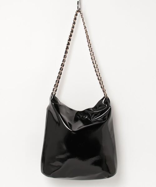 artemis by DIANA（アルテミスバイダイアナ）の「A4対応チェーンストラップエナメルトート（ハンドバッグ・レディース・グレー/ダークベージュ/ブラック・FREE）」の17枚目の写真