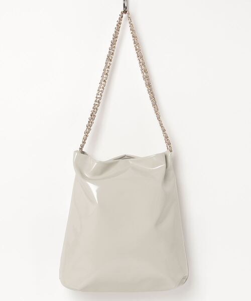 artemis by DIANA（アルテミスバイダイアナ）の「A4対応チェーンストラップエナメルトート（ハンドバッグ・レディース・グレー/ダークベージュ/ブラック・FREE）」の18枚目の写真