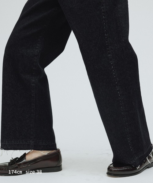 M TO R（ムウトアール）の「［PANTS］SIDELINE BIJOU LOOSE STRAIGHT DENIM PANTS（デニムパンツ・レディース・ブラック/ブルー系その他4・36/38/40）」の11枚目の写真