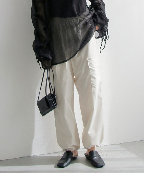 notch.（ノッチ）の「ベネシャンカーゴパンツ（カーゴパンツ・レディース・ブラック/ダークグリーン/オフホワイト・M）」の2枚目の写真