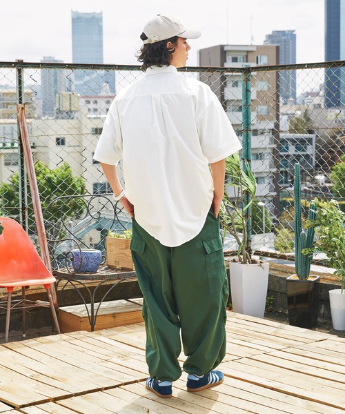 BARK MANHATTAN(バークマンハッタン)の「ビッグシルエットブロードレギュラーカラー半袖シャツ(シャツ/ブラウス・メンズ・ブルー系/チャコール/ブラック系/ホワイト/グレー系/ライトベージュ・M/L)」の19枚目の写真