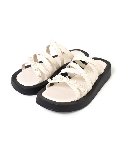 w closet（ダブルクローゼット）の「パールフラットサンダル（サンダル・レディース・オフホワイト/ブラック・M/L）」の10枚目の写真