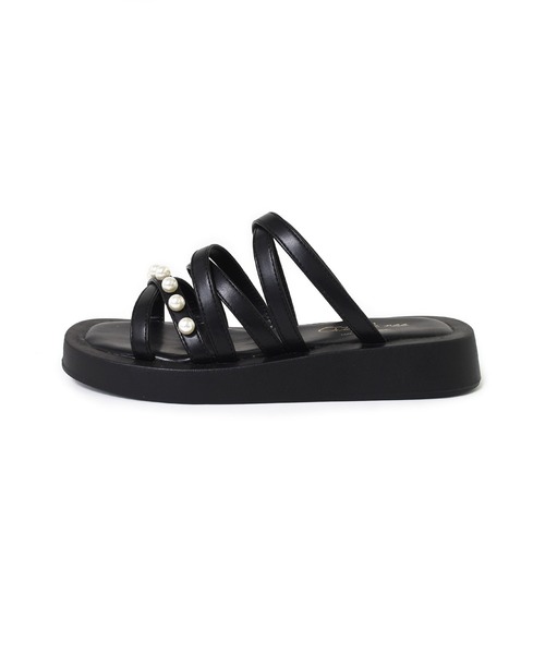 w closet（ダブルクローゼット）の「パールフラットサンダル（サンダル・レディース・オフホワイト/ブラック・M/L）」の3枚目の写真
