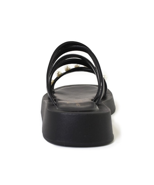 w closet（ダブルクローゼット）の「パールフラットサンダル（サンダル・レディース・オフホワイト/ブラック・M/L）」の4枚目の写真