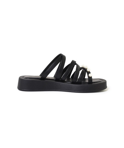 w closet（ダブルクローゼット）の「パールフラットサンダル（サンダル・レディース・オフホワイト/ブラック・M/L）」の5枚目の写真