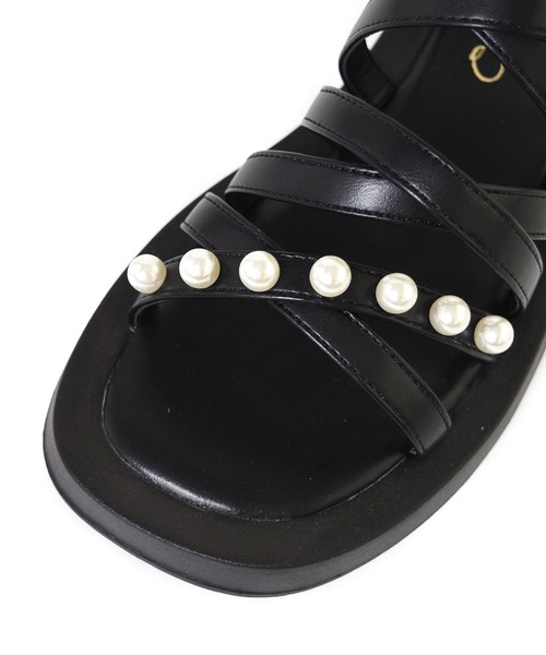 w closet（ダブルクローゼット）の「パールフラットサンダル（サンダル・レディース・オフホワイト/ブラック・M/L）」の7枚目の写真