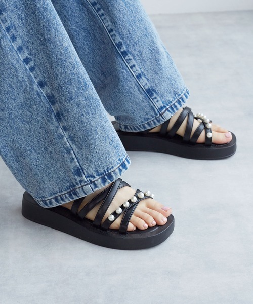 w closet（ダブルクローゼット）の「パールフラットサンダル（サンダル・レディース・オフホワイト/ブラック・M/L）」の15枚目の写真