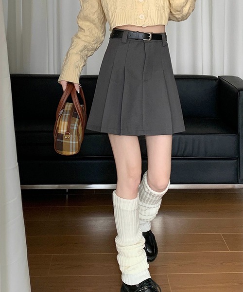 LYEON（リヨン）の「ベルト付きボックスプリーツミニスカート