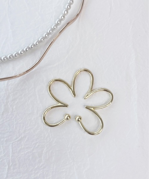 apres jour(アプレジュール)の「【apres jour×ARIAZ】おおぶりフラワーイヤーカフ(イヤーカフ・レディース・シルバー/ゴールド・FREE)」の3枚目の写真