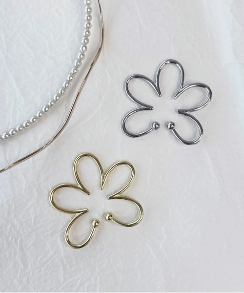 apres jour(アプレジュール)の「【apres jour×ARIAZ】おおぶりフラワーイヤーカフ(イヤーカフ・レディース・シルバー/ゴールド・FREE)」の5枚目の写真