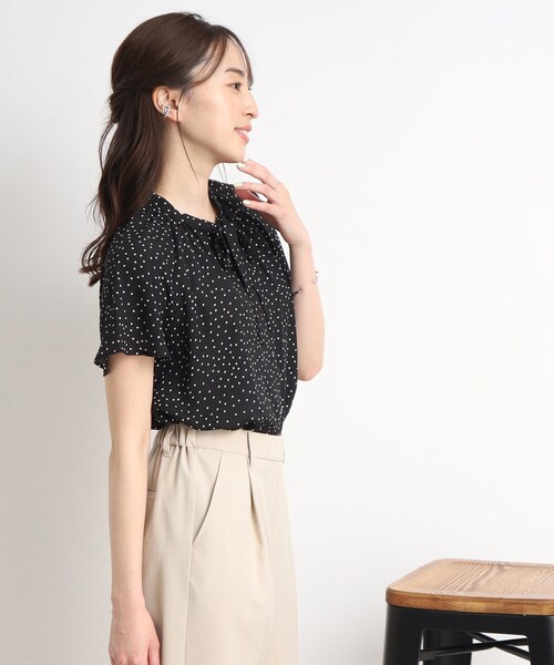 DRESKIP（ドレスキップ）の「◆お仕事シーンにも活躍！ドット柄 ボウタイリボンブラウス（シャツ/ブラウス・レディース・ライトグリーン系/ブラック系5/ホワイト系8・02/03/04）」の13枚目の写真