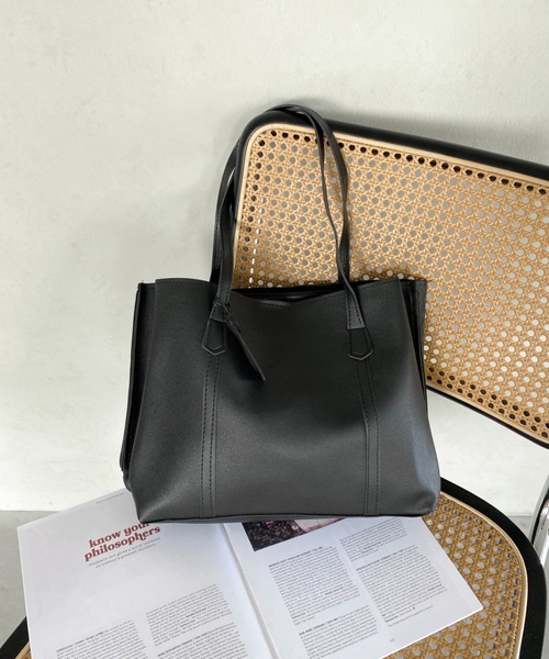 thank U more(サンキューモア)の「フェイクレザー 仕切り入り ショルダーバッグ 【A4対応】【大容量】(ショルダーバッグ・レディース・ベージュ/ブラウン/アイボリー/ブラック・FREE)」の15枚目の写真