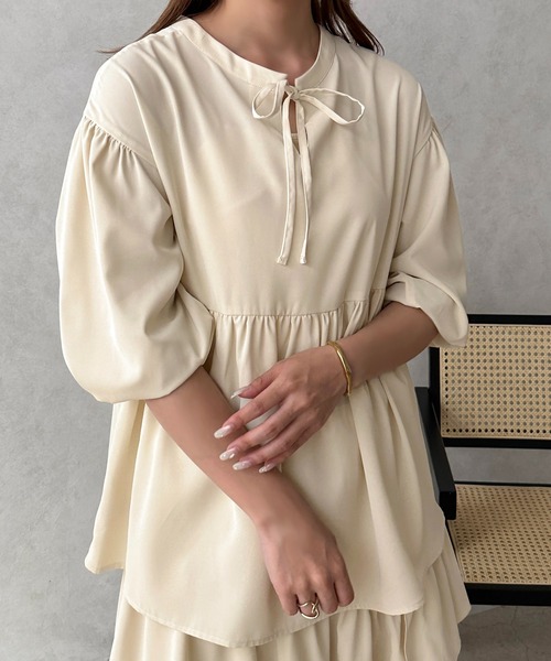 apres jour clair（アプレジュールクレア）の「【apres jour clair】ボリュームスリーブブラウス【ZOZOTOWN限定アイテム】（シャツ/ブラウス・レディース・ベージュ/アイボリー/ピンクベージュ・フリー/X-LARGE）」の4枚目の写真