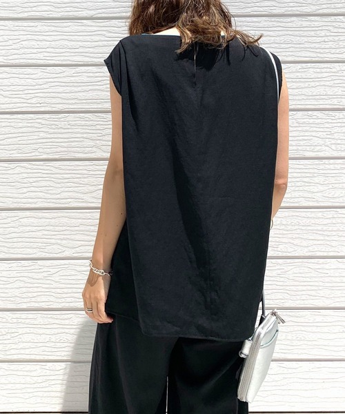 Q（キュー）の「レーヨンスラブノースリブラウス（シャツ/ブラウス・レディース・ブラック/オリーブ・MEDIUM）」の7枚目の写真