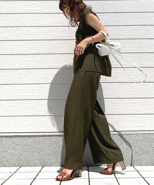 Q（キュー）の「レーヨンスラブノースリブラウス（シャツ/ブラウス・レディース・ブラック/オリーブ・MEDIUM）」の6枚目の写真